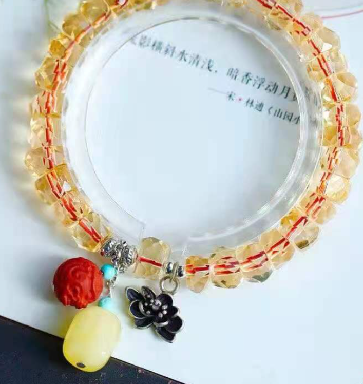 Showcasing the crystal strand design