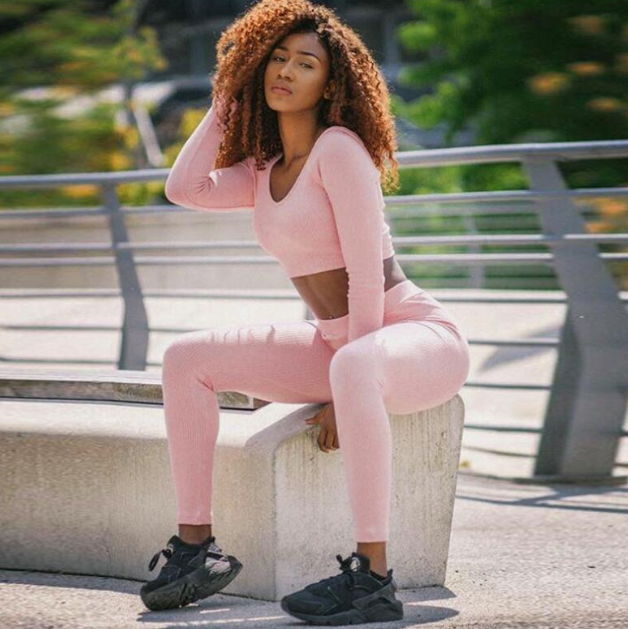 Striped Breathable Slim-fit Sports Suit Image 3