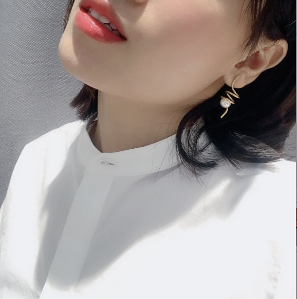 Spiral White Pearl Earrings