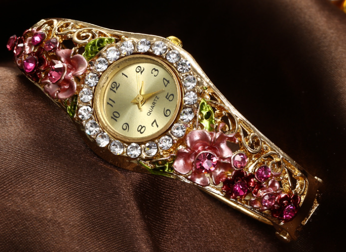 Fashionable Women's Student Bracelet Watch 1