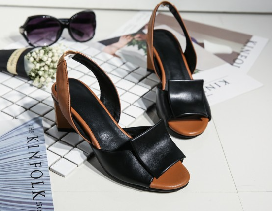 Open-Toe Chunky Heel Sandals Image 2