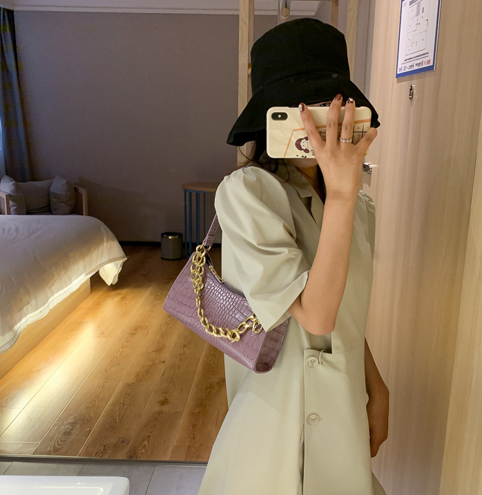 Vintage Style Chain Crossbody Bag - Image 2