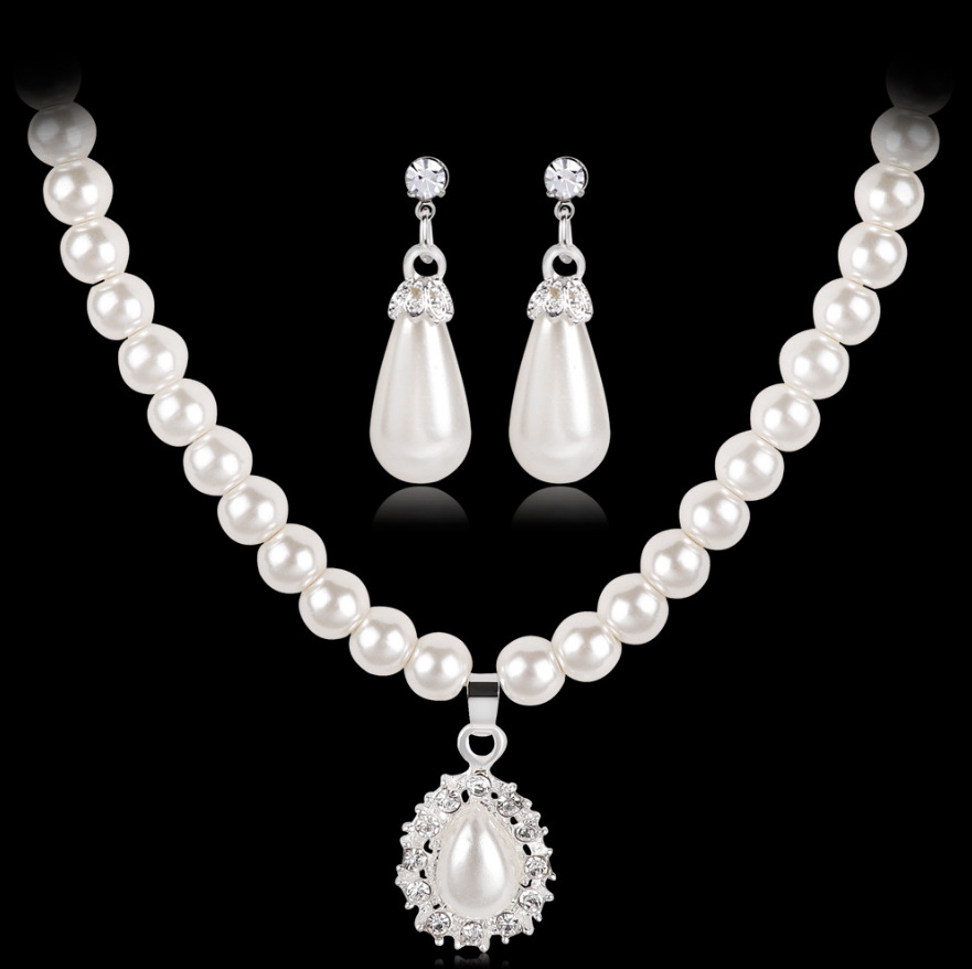 Pearl necklace set image