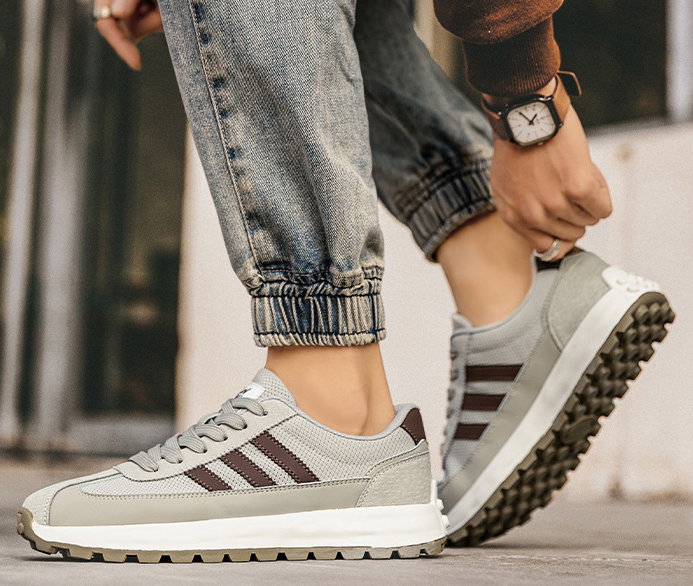 Sneaker Image 5