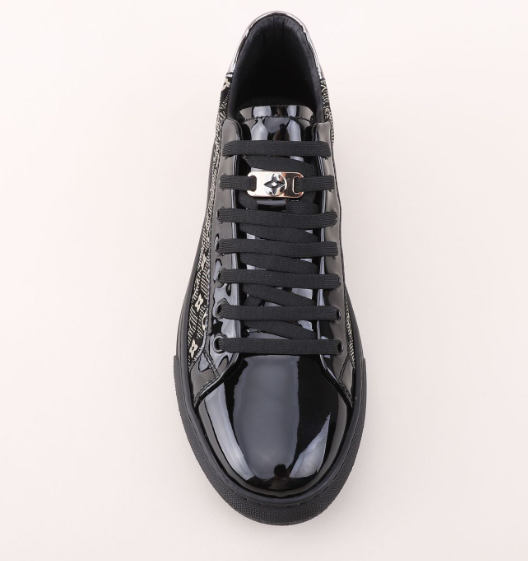 Sneaker Image 4