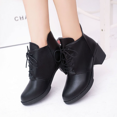 Comfortable round-toe flats