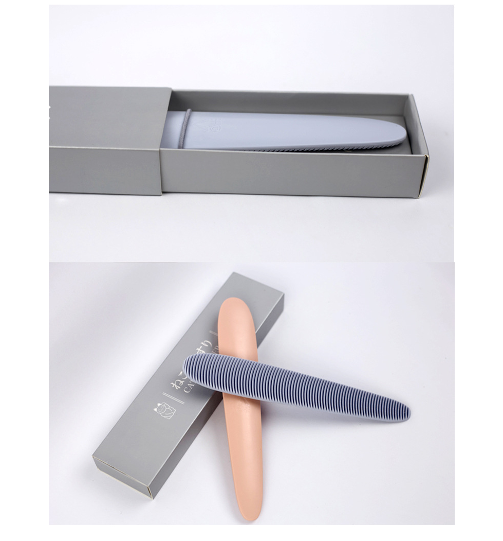Cat Tongue Comb in Use