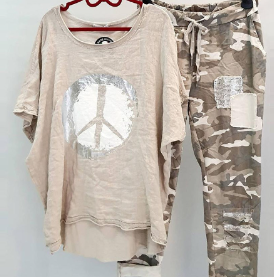 Fashionable two-piece women's fashion suit