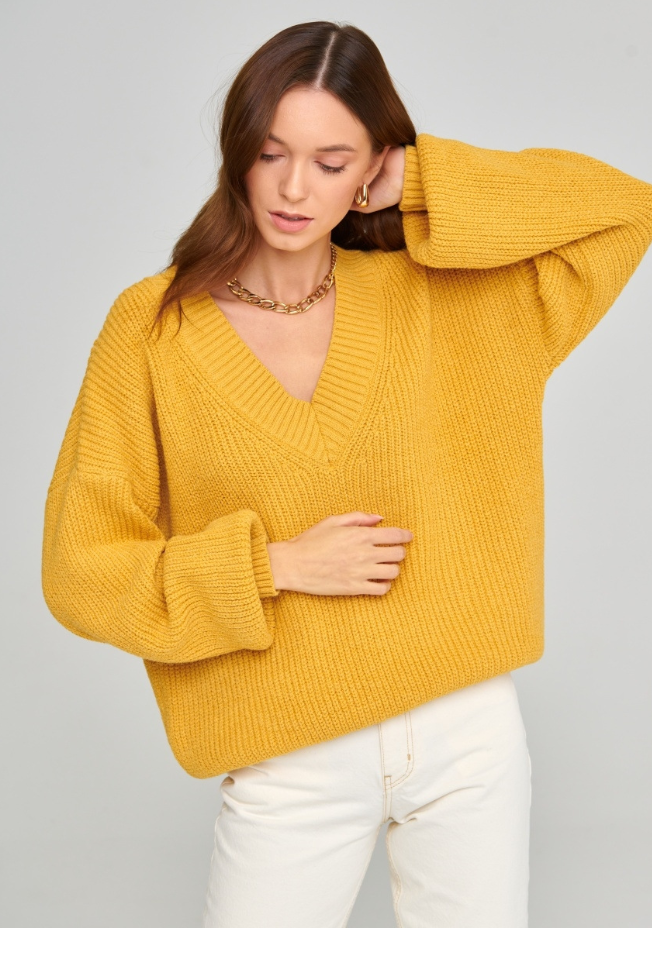 Women's Sweater Image 5