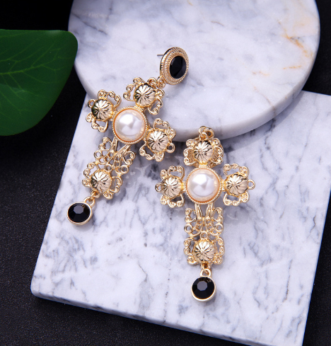 Earring Image 1