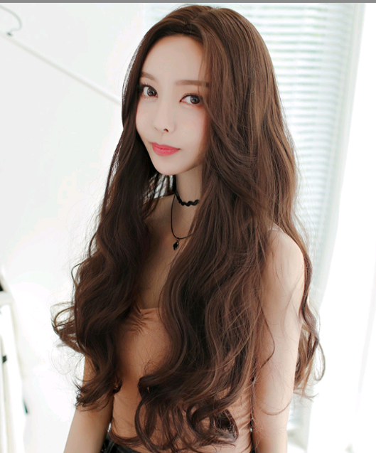 Long Wavy Wig Image 1