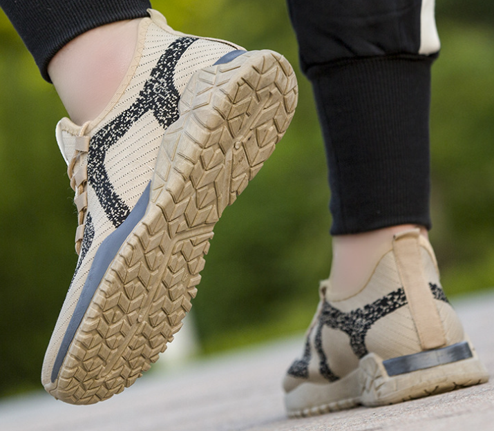 Fashionable Outdoor Men's Shoes Image 2