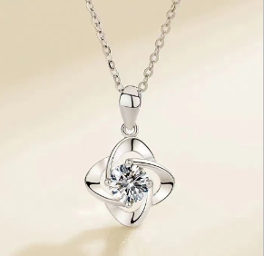 Urso Rotativo with Eternal Rose and Silver Necklace