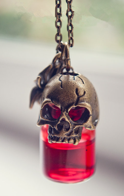 Blood Vial Skull Necklace measurements and detail photo 2