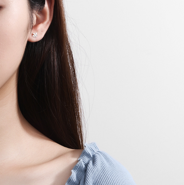 Flower Earrings Image 3