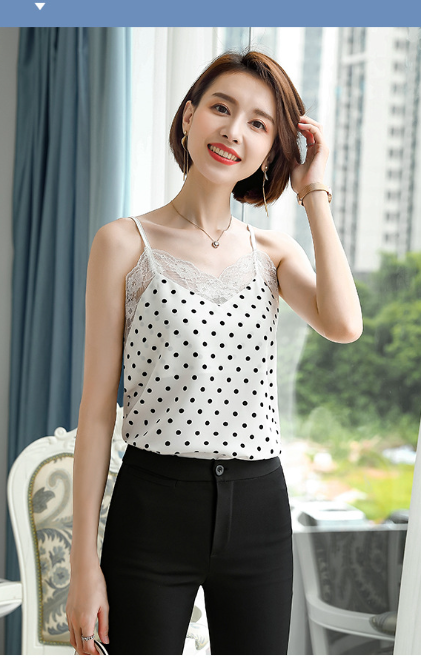 V-neck lace-trimmed small vest