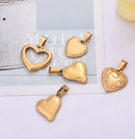 Heart Pattern Necklace Image 2