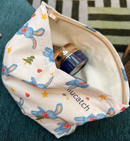 Fashion Flower Travel Cosmetic Storage Bag - Image 5