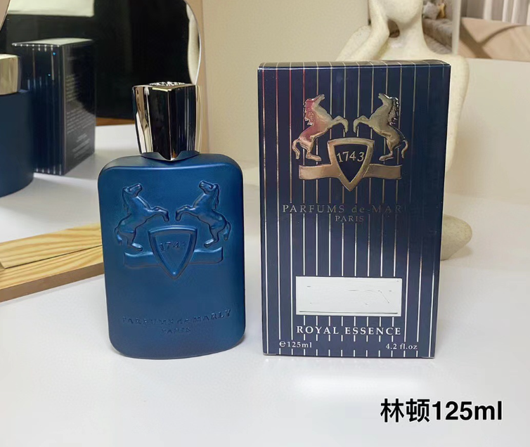 Layton Royal Essence Close-Up