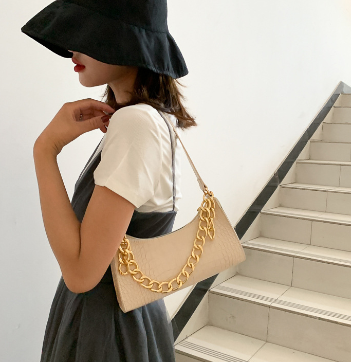 Vintage Style Chain Crossbody Bag - Image 5