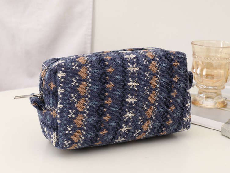 Vintage Knitted Cosmetic Bag Details