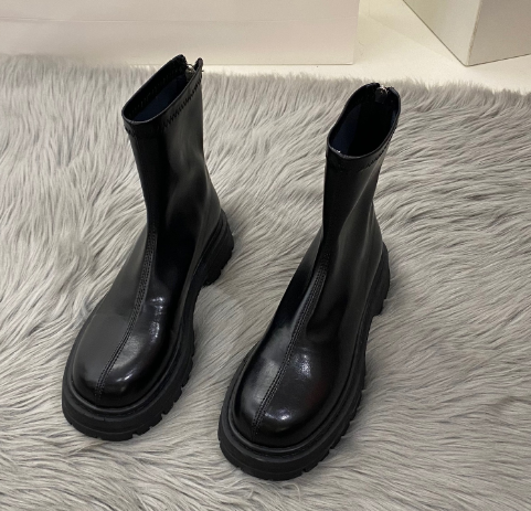 Coturno Tratorado Fechado Versatile Image 1