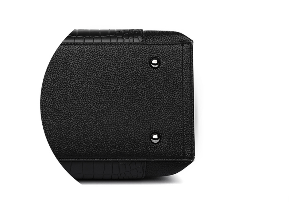 Fashionable Shoulder Bag Image 3