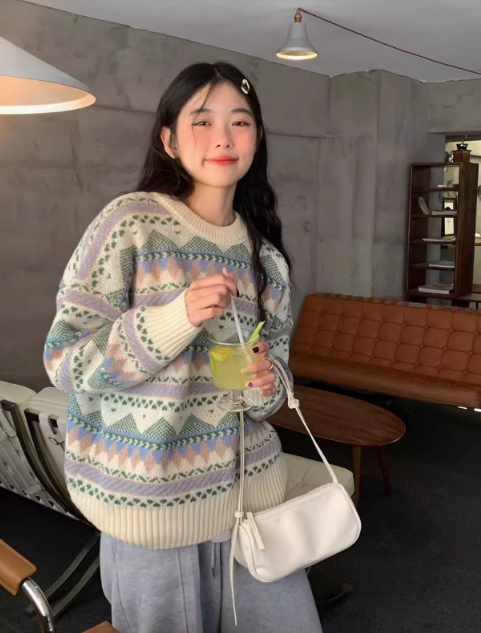 Women’s Pullover Image 4