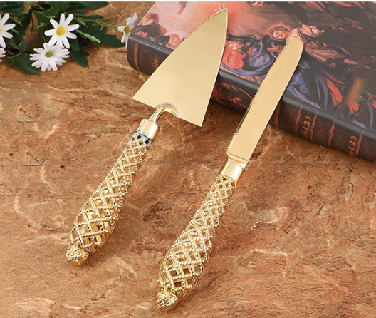 Golden Cake Spatula and Knife Set Image 2