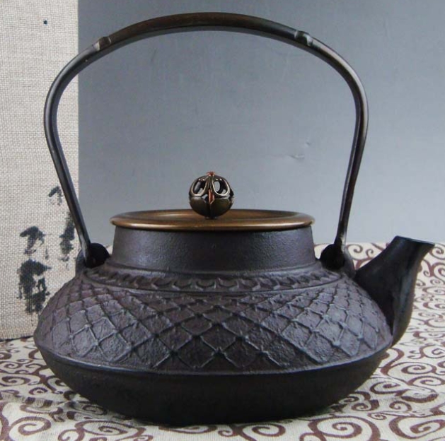 Cast Iron Kettle Image 3
