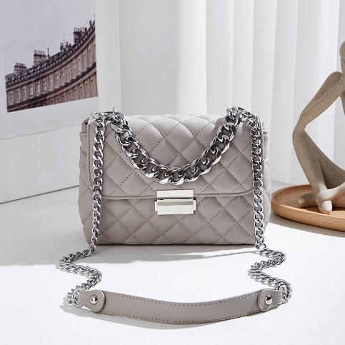 Quilted Chain Bag - Image 4