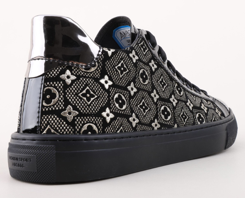 Sneaker Image 5
