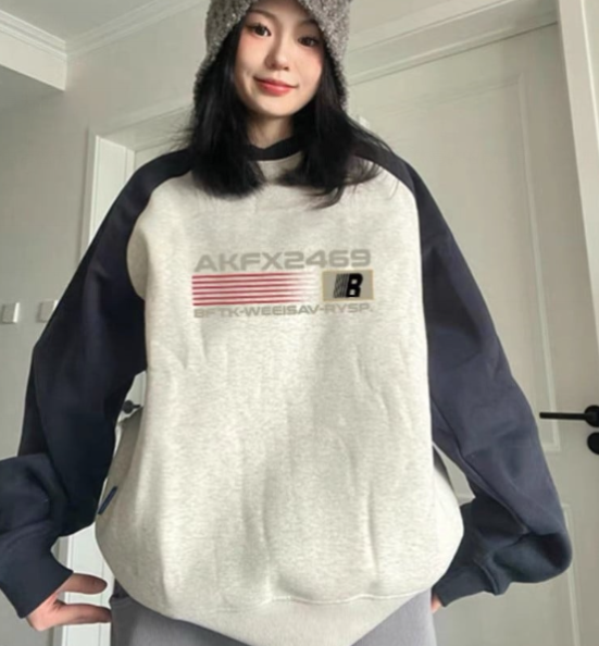 Women's Sweater Image 4