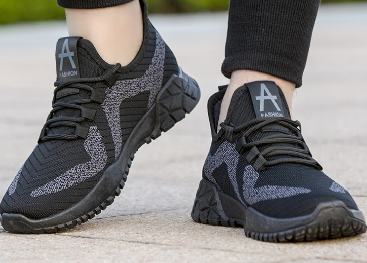 Fashionable Outdoor Men's Shoes Image 4