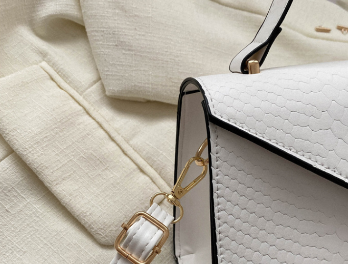 Crossbody Bag Features