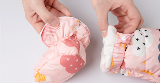 New Baby Down Jacket Jumpsuit Winter Baby Boys and Girls Thickened Ha-ha Clothes Newborn Outfit Foot Holding Clothes Korean