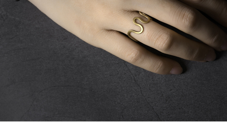 Close-up of the Vintage Wave Ring