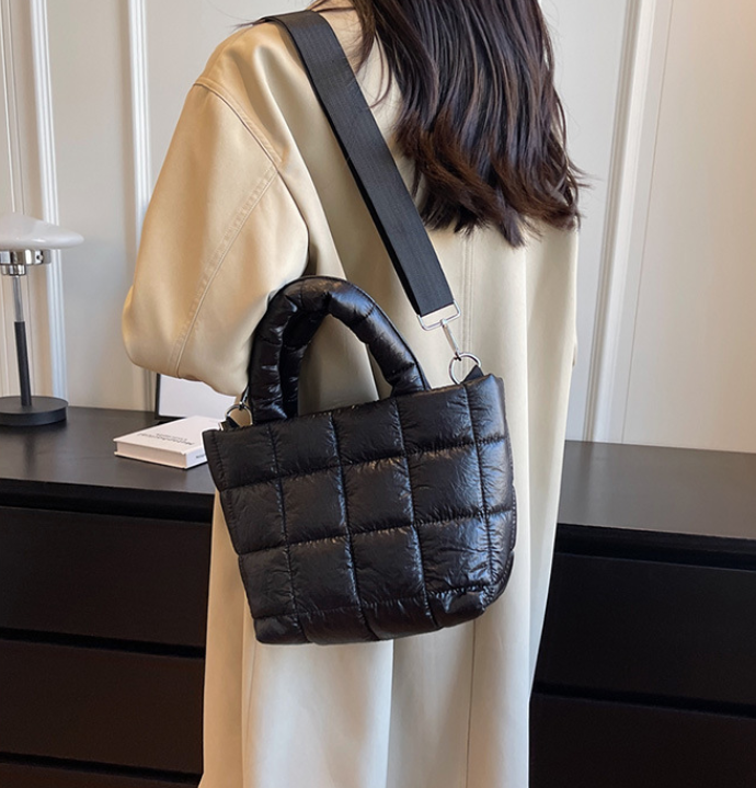 Fashionable Bag Image 4