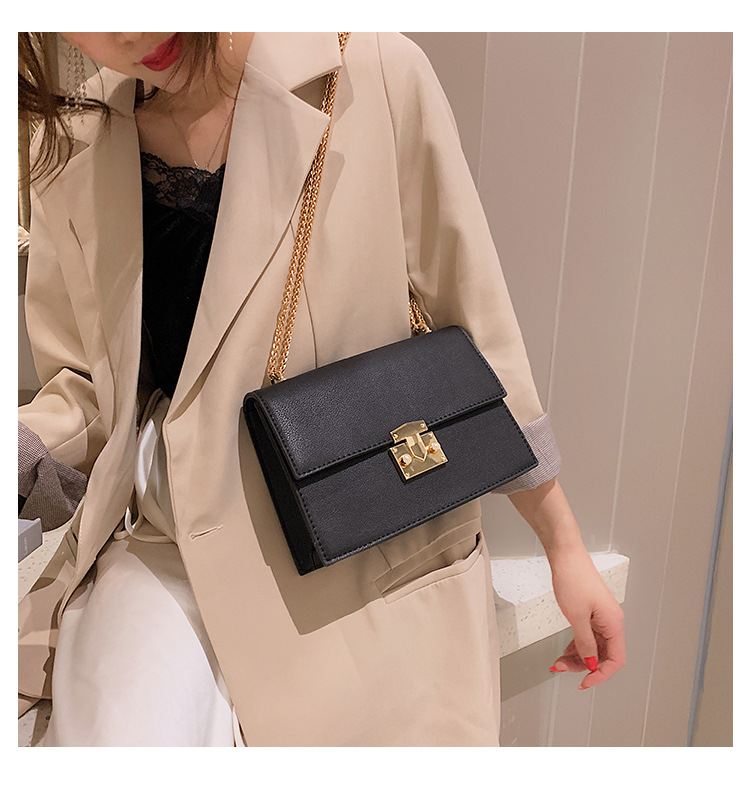 Chain Shoulder Small Square Bag Red