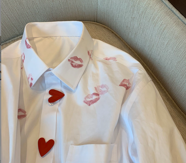 White long sleeve shirt with lipstick print