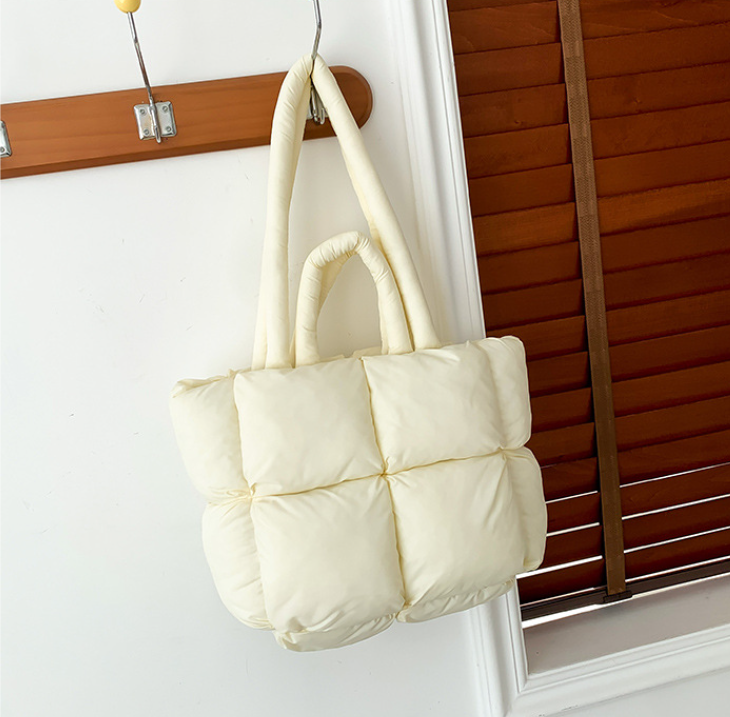 Large Chain Bag Details