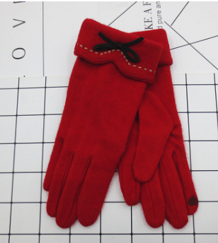 Touchscreen Gloves Image 3