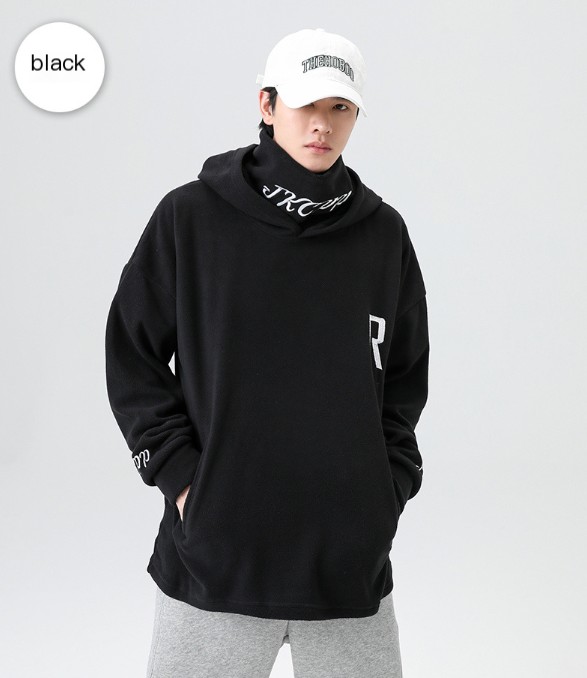 Versatile hoodie for everyday wear