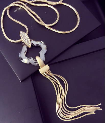 Necklace Image 4