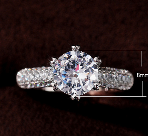 Six-Claw Heart-Shaped Ring