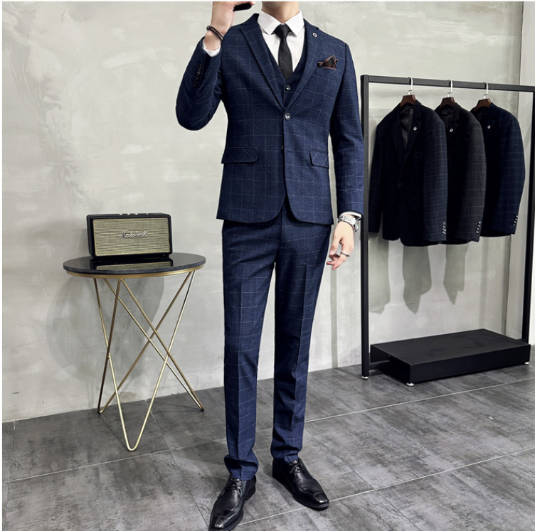 Men's Suit Image 5