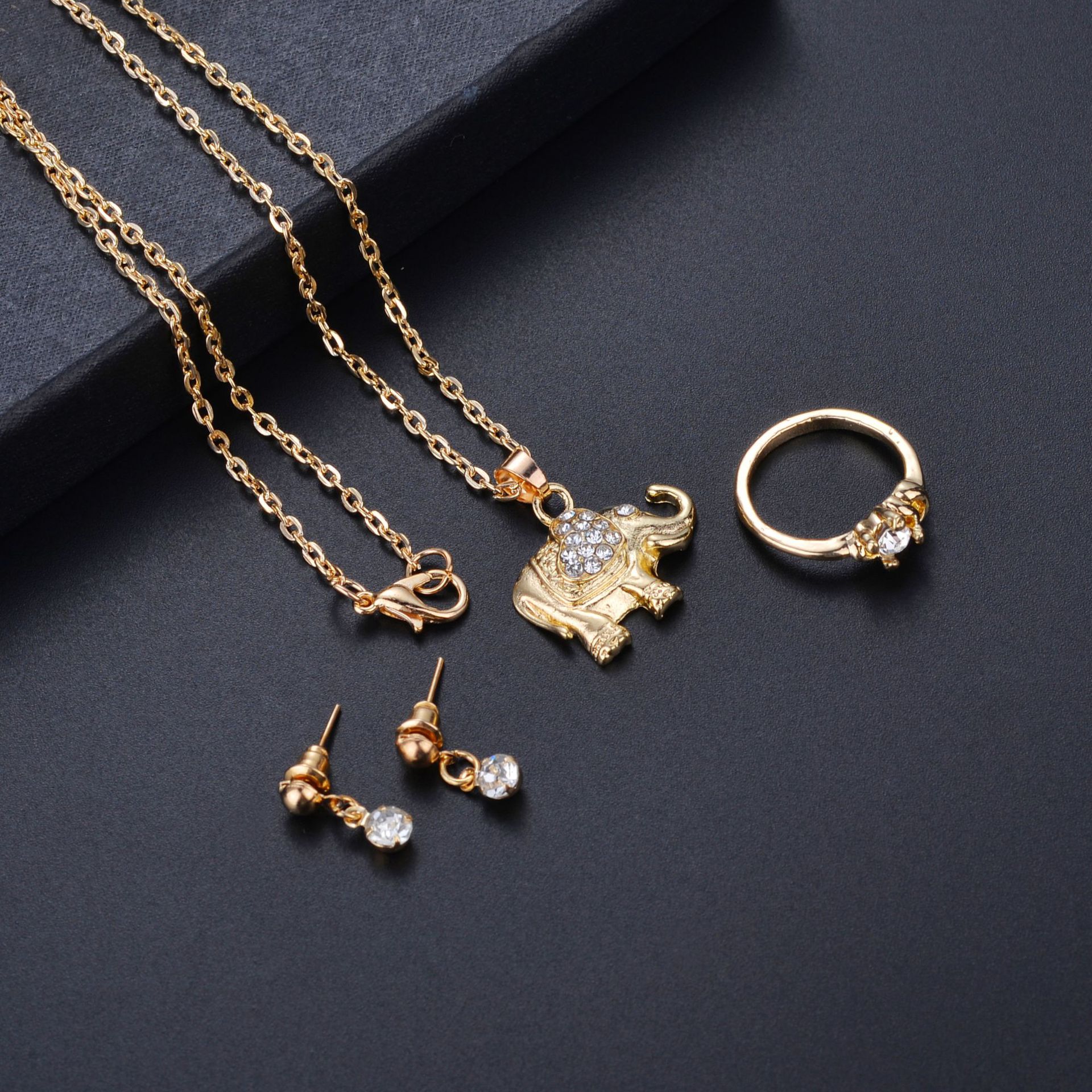 Animal Pendant Jewelry Set Image 3
