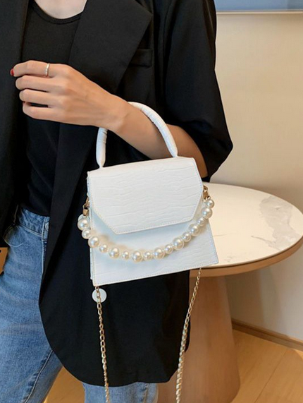 Elegant design of the mini crossbody bag