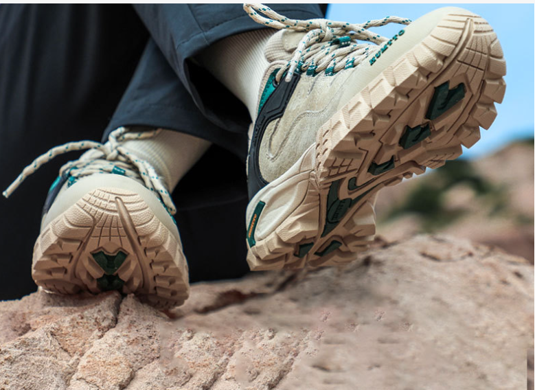 Hiking Shoes Image 3