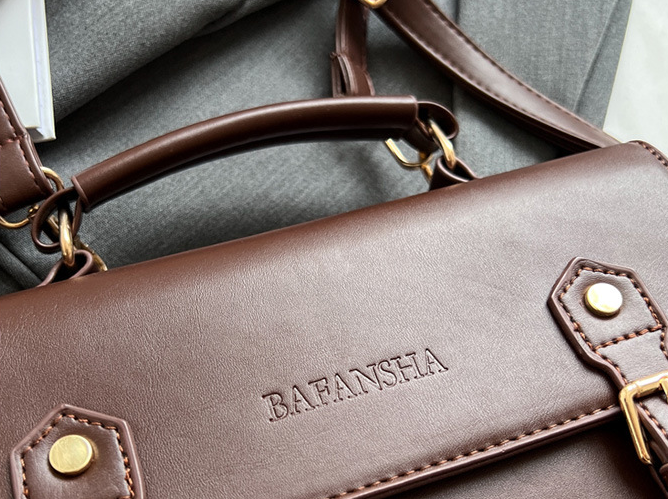 Stylish Handbag in Brown
